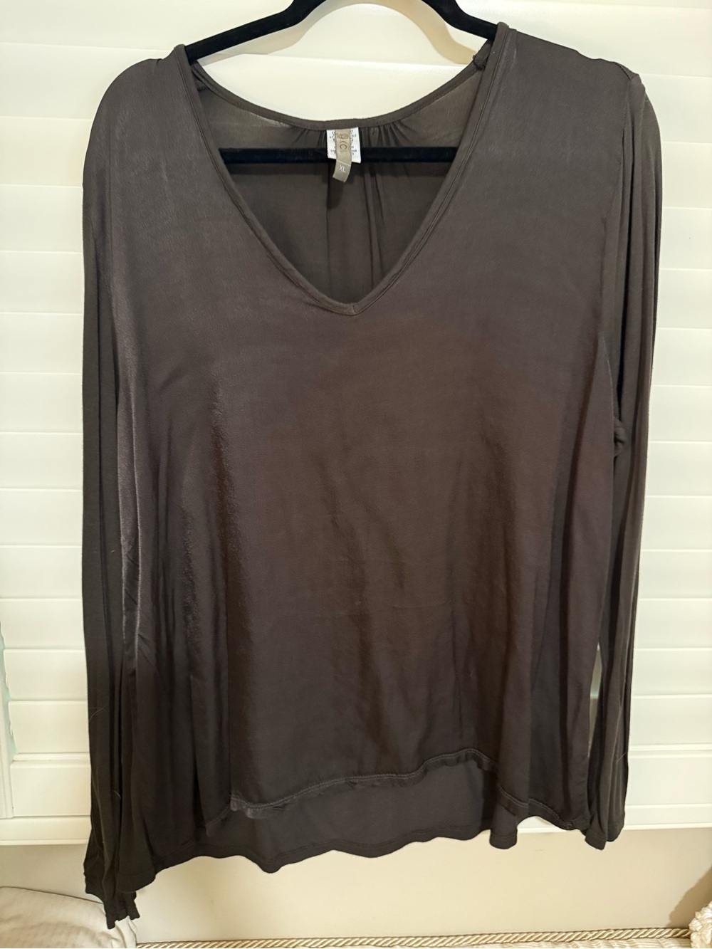 XCVI Women's Long Sleeve V-Neck Top in Brown